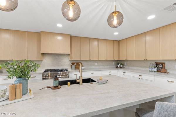 7167 La Puebla ST, Las Vegas, NV 89120