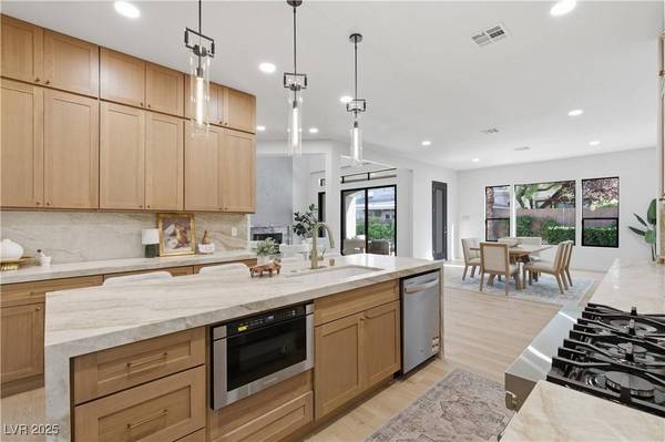 504 Pinnacle Heights LN, Las Vegas, NV 89144