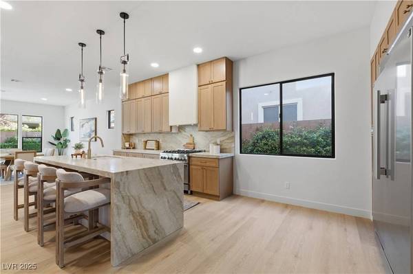 504 Pinnacle Heights LN, Las Vegas, NV 89144