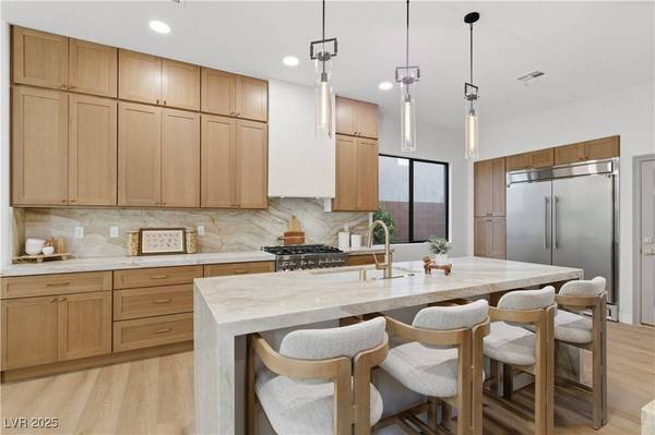 504 Pinnacle Heights LN, Las Vegas, NV 89144