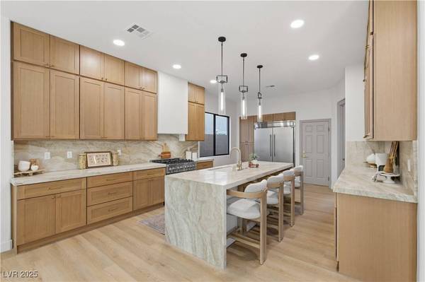 504 Pinnacle Heights LN, Las Vegas, NV 89144