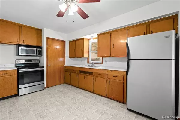 1323 BUCKINGHAM Avenue, Lincoln Park, MI 48146