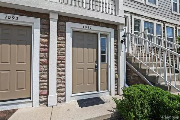 1097 Foxboro 31, Troy, MI 48083