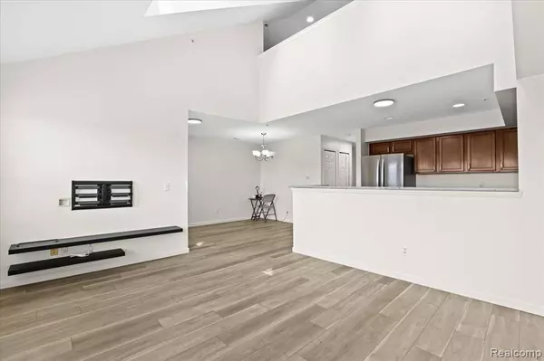 1097 Foxboro 31, Troy, MI 48083