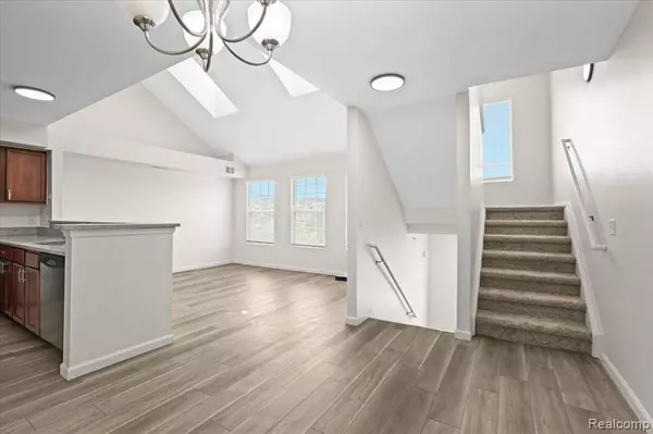 1097 Foxboro 31, Troy, MI 48083