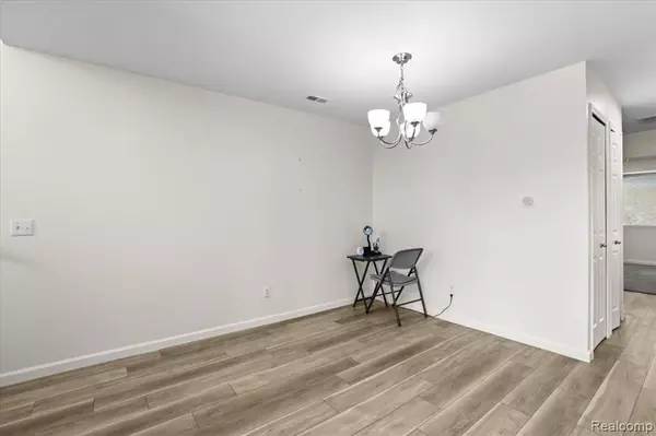 1097 Foxboro 31, Troy, MI 48083