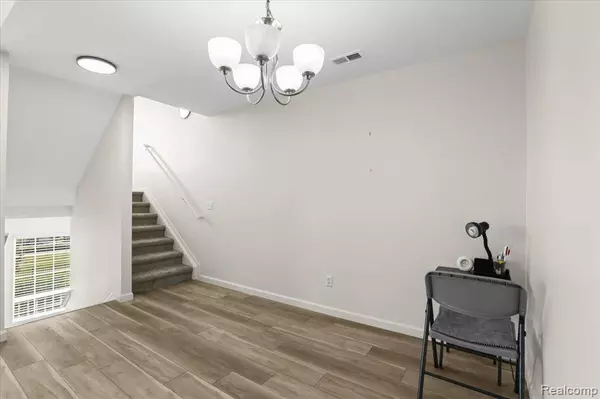 1097 Foxboro 31, Troy, MI 48083