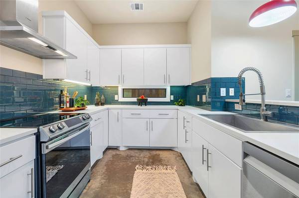 2512 E 2nd ST, Austin, TX 78702