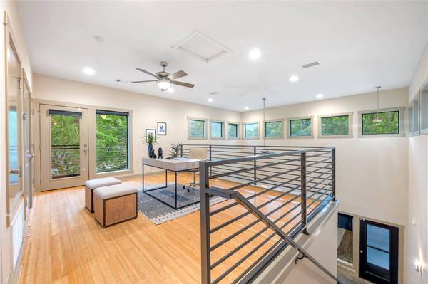 2512 E 2nd ST, Austin, TX 78702