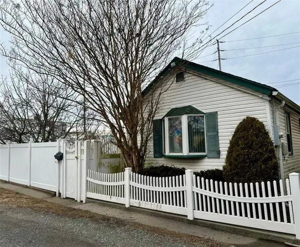 355 Dorman Ct, Far Rockaway, NY 11693