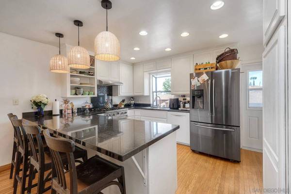 1166 Agate St, San Diego, CA 92109