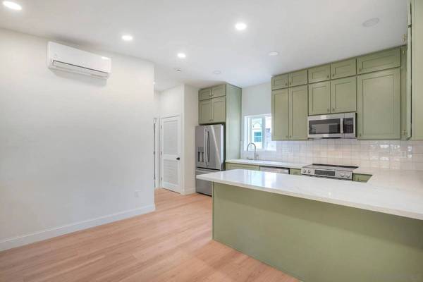 6942 Eberhart St, San Diego, CA 92115