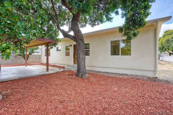 6942 Eberhart St, San Diego, CA 92115