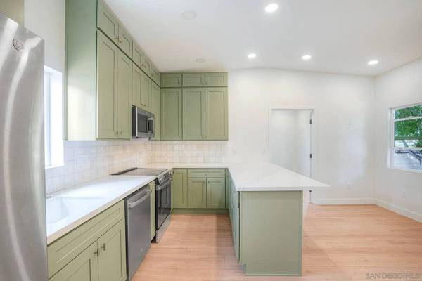 6942 Eberhart St, San Diego, CA 92115