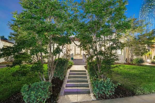 4876 Kensington Dr, San Diego, CA 92116