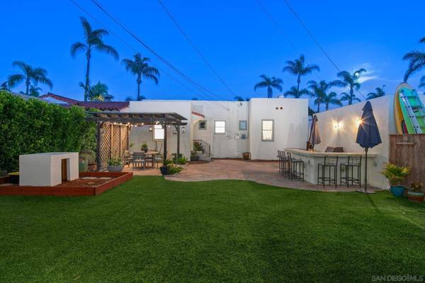 4876 Kensington Dr, San Diego, CA 92116