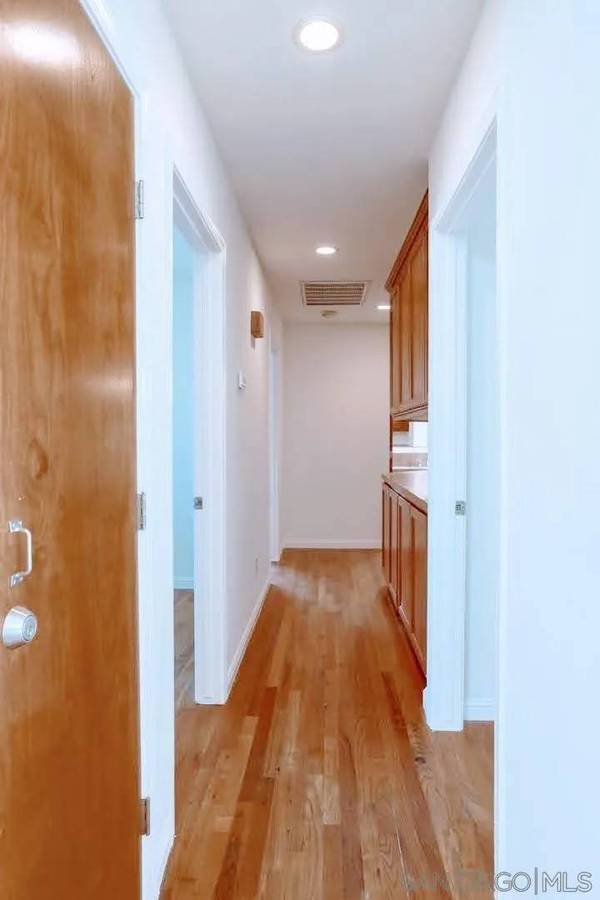 1102 S Mountain St, Visalia, CA 93277