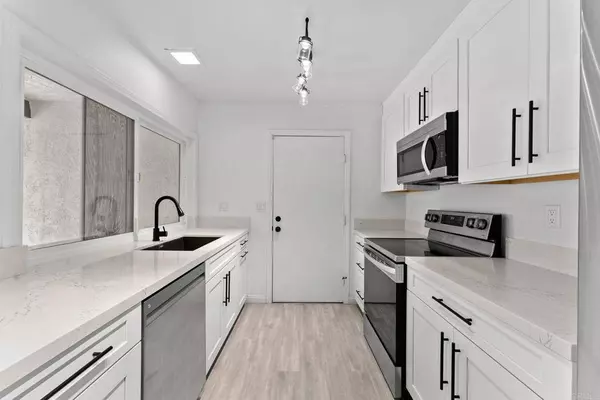 155 Countrywood LN, Encinitas, CA 92024