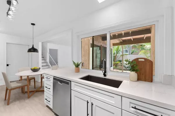 155 Countrywood LN, Encinitas, CA 92024