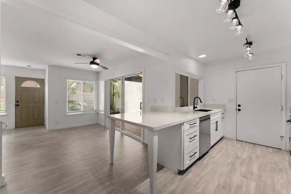 155 Countrywood LN, Encinitas, CA 92024