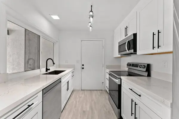 155 Countrywood LN, Encinitas, CA 92024