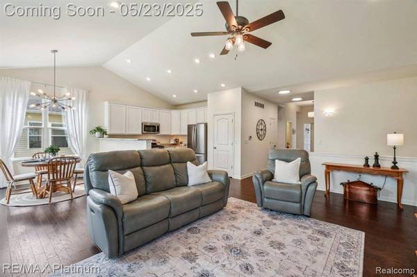 185 CRYSTAL WOOD Circle, Marion Twp, MI 48843