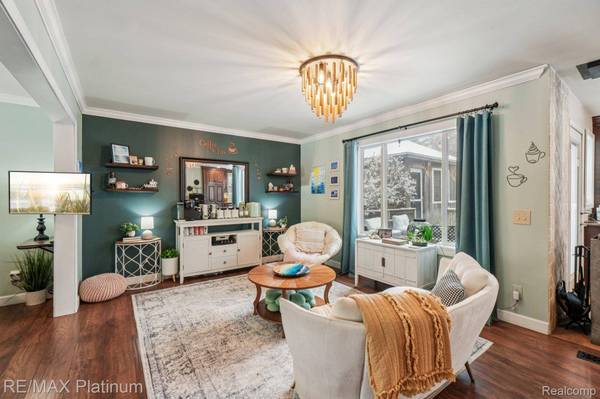 8566 Meyers LN, Pinckney, MI 48169