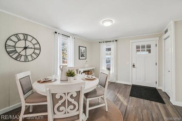 635 E Unadilla ST E, Pinckney, MI 48169