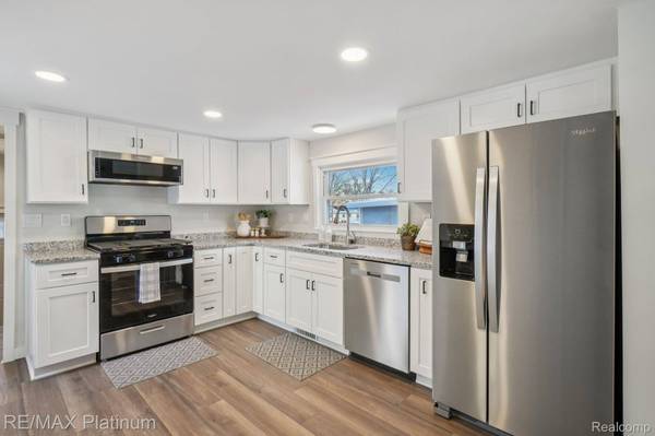 635 E Unadilla ST E, Pinckney, MI 48169