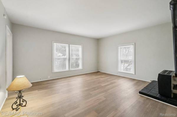 522 Fleming ST, Howell, MI 48843