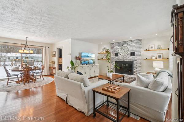 22630 Sandra ST, South Lyon, MI 48178