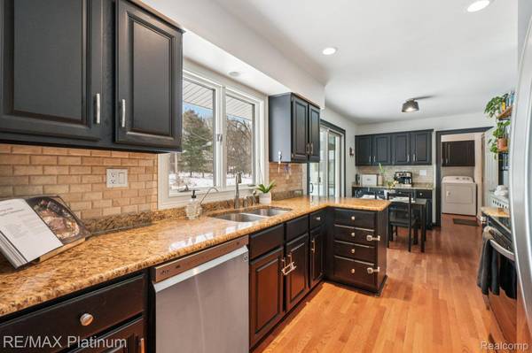 22630 Sandra ST, South Lyon, MI 48178