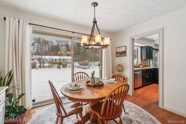 22630 Sandra ST, South Lyon, MI 48178