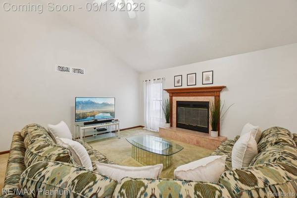 9472 Hill RD, Swartz Creek, MI 48473