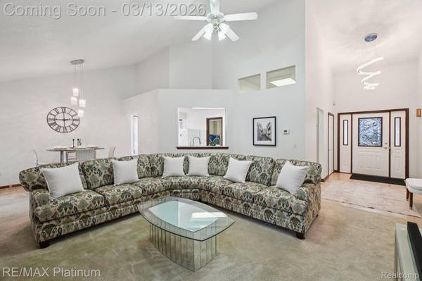 9472 Hill RD, Swartz Creek, MI 48473