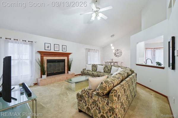 9472 Hill RD, Swartz Creek, MI 48473