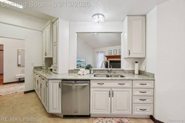 9472 Hill RD, Swartz Creek, MI 48473