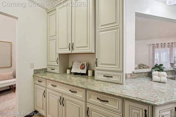 9472 Hill RD, Swartz Creek, MI 48473