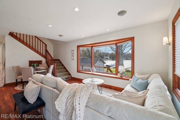 3822 Langley DR, Hamburg Township, MI 48169