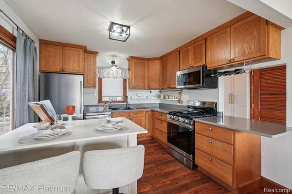 3822 Langley DR, Hamburg Township, MI 48169