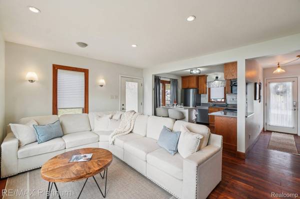 3822 Langley DR, Hamburg Township, MI 48169