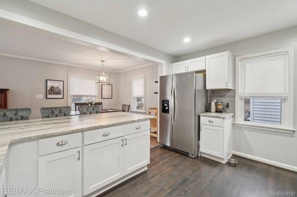521 W Crane ST, Howell, MI 48843