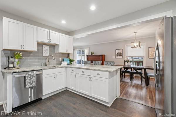 521 W Crane ST, Howell, MI 48843