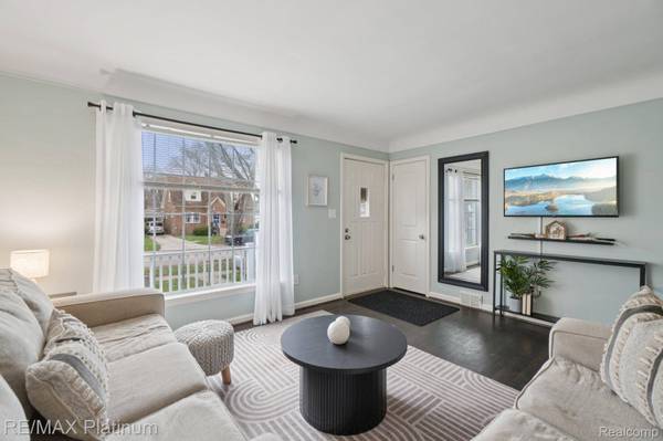 521 W Crane ST, Howell, MI 48843