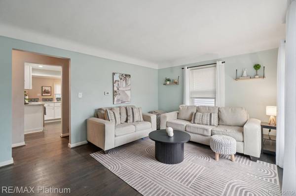 521 W Crane ST, Howell, MI 48843