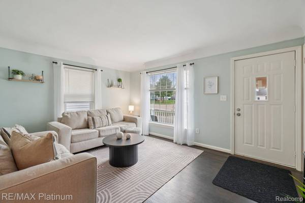 521 W Crane ST, Howell, MI 48843