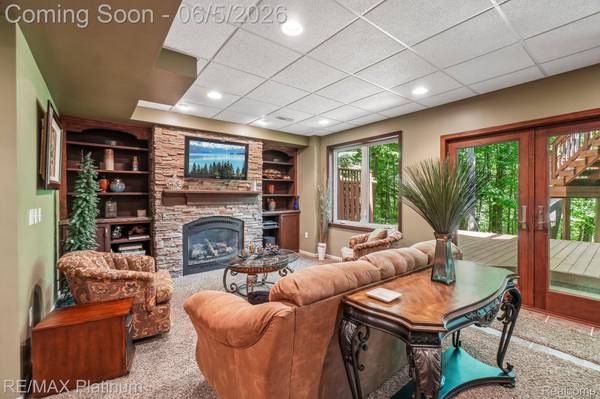 2260 Moorland's View, Oceola Township, MI 48855