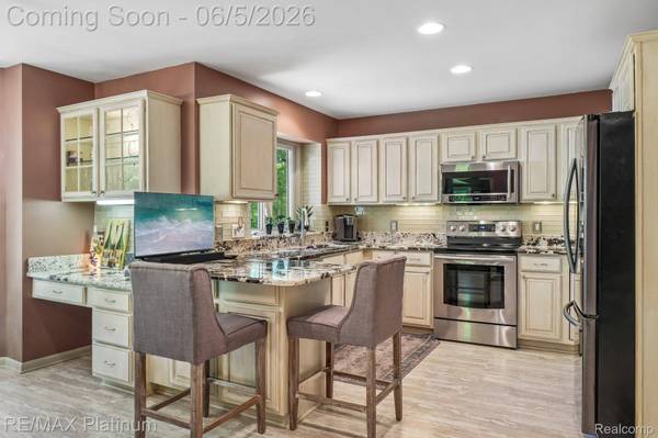 2260 Moorland's View, Oceola Township, MI 48855