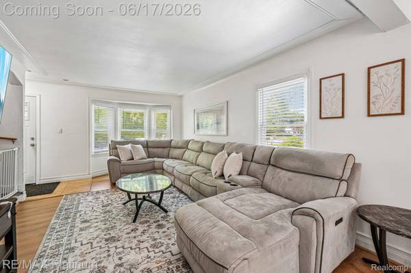 18440 Floral ST, Livonia, MI 48152