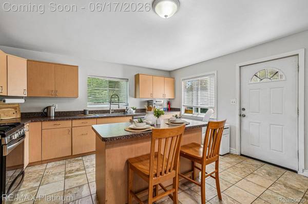 18440 Floral ST, Livonia, MI 48152
